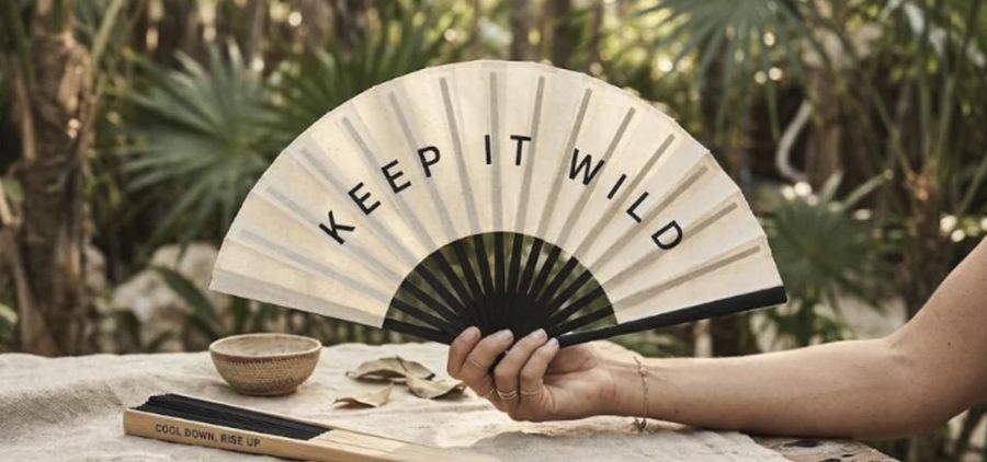 Abanico de tela con el mensaje «Keep it wild»